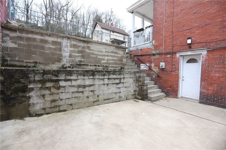 Property Photo:  305 Chestnut St  PA 15644 