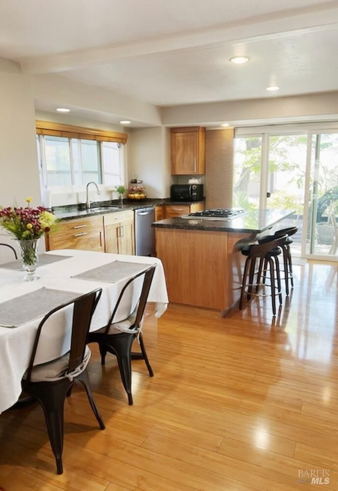 Property Photo:  28 Elan Way  CA 94559 