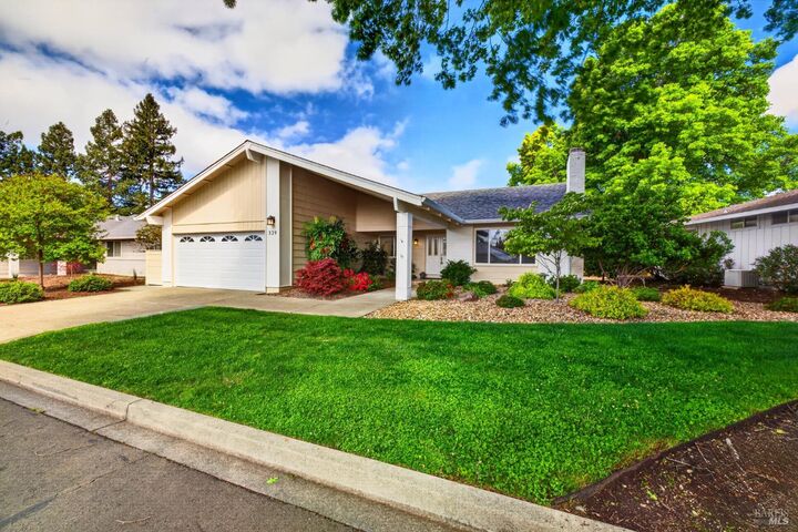 Property Photo:  329 Oak Leaf Circle  CA 95409 