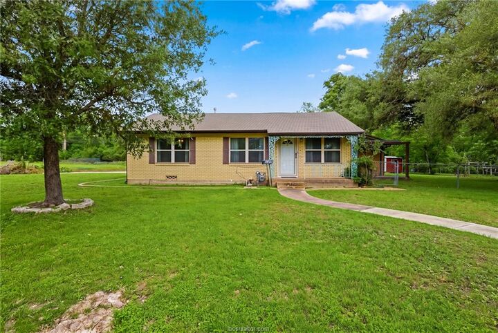 Property Photo: 806 Mary Lake Drive TX 77802