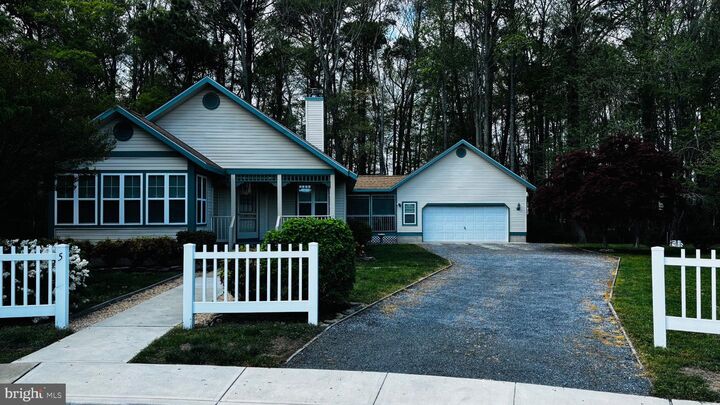 Property Photo:  5 Mary Joe Court  DE 19970 