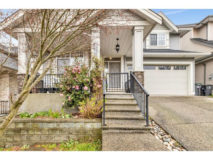 Photo de la propriété:  6082 145A Street  BC V3S 4R6 