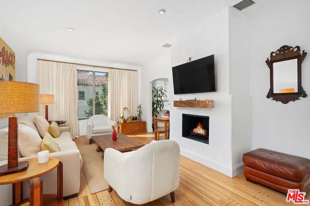 Property Photo:  1345 N Hayworth Ave  CA 90046 