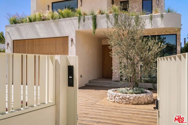 Property Photo:  3937 Marcasel Ave  CA 90066 