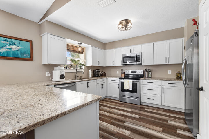 Property Photo:  5706 Hilltop Avenue  FL 32408 