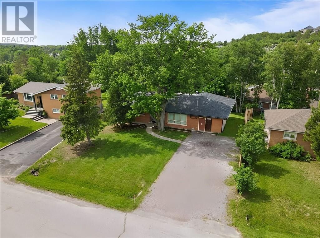 Photo de la propriété:  1279 Nesbitt Drive  ON P3E 4E9 