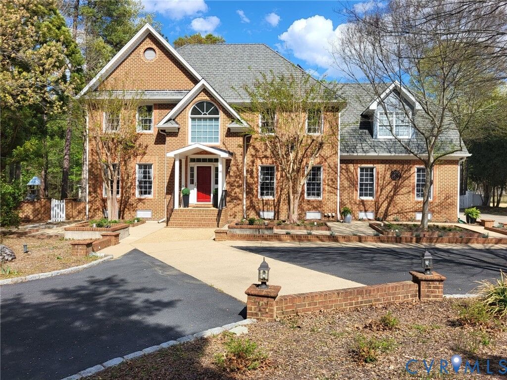 Property Photo: 2611 Robys Way VA 23113