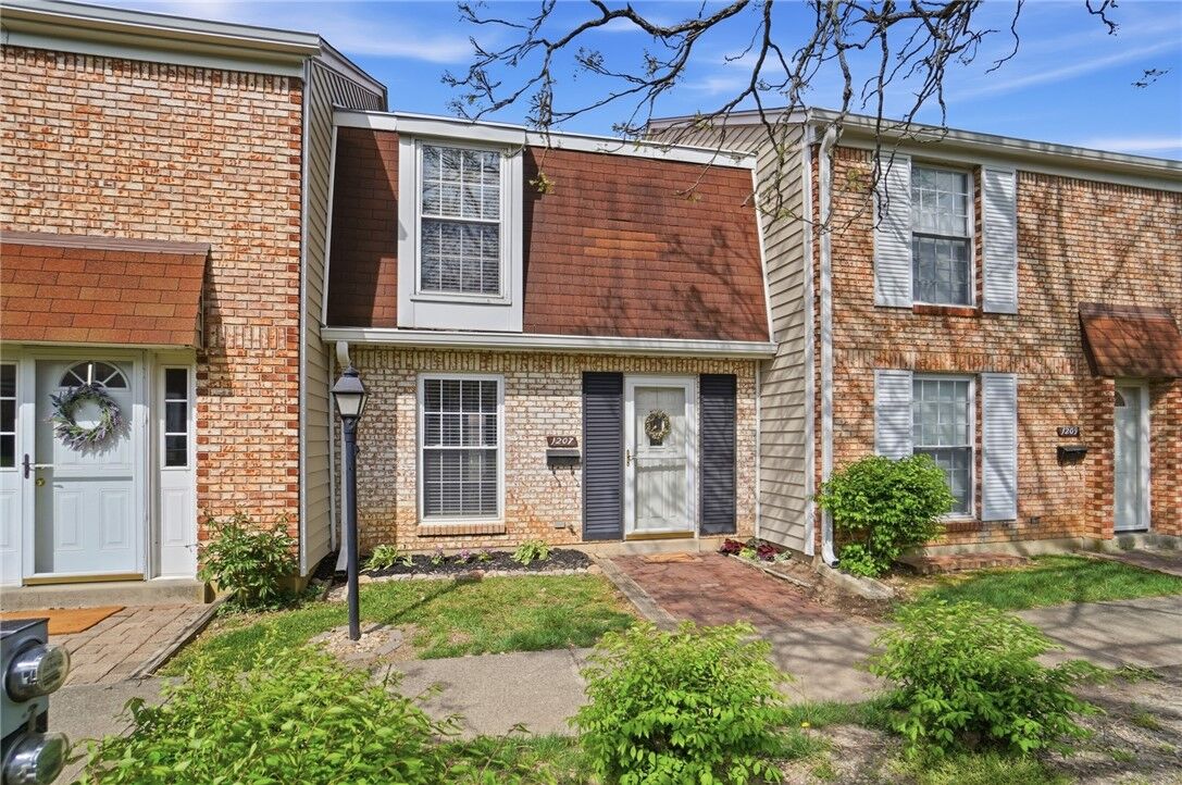 Property Photo:  1207 Georgetown Court  OH 45324 