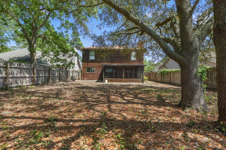 Property Photo:  193 Woodland Park Circle  FL 32569 