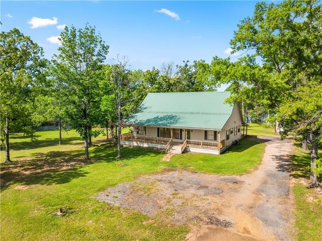 Property Photo: 8698 Highway 165 LA 71485