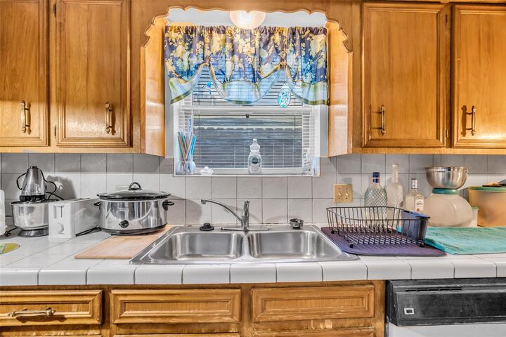 Property Photo:  700 Briarclift Lane  TX 77521 