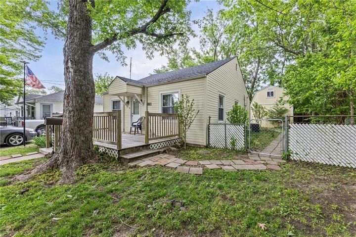 Property Photo:  811 S Hickory Street  KS 66067 