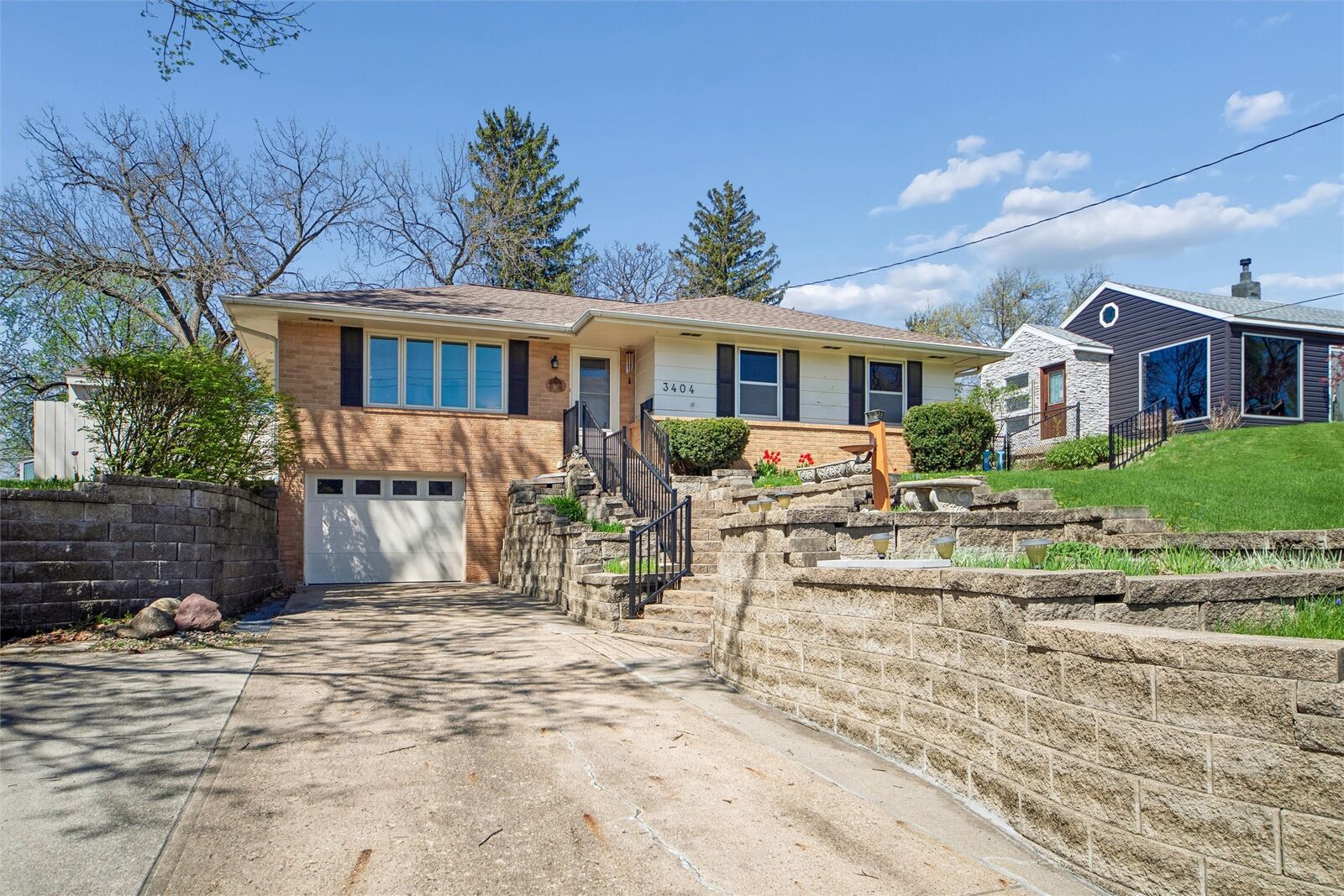 Property Photo:  3404 70th Street  IA 50322 
