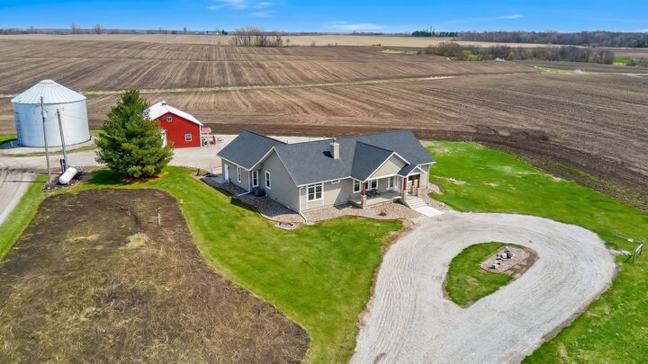 Property Photo: 13121 NE 104th Street IA 50161