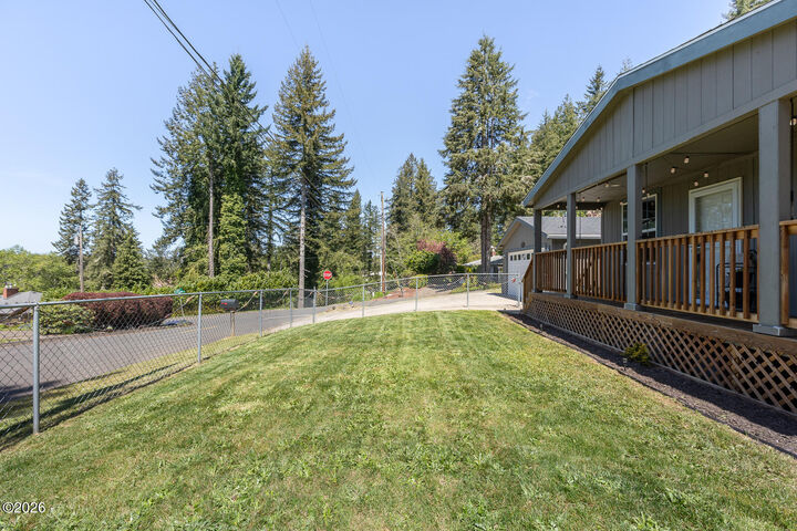 Property Photo:  1809 SE Alder Lane Drive  OR 97391 