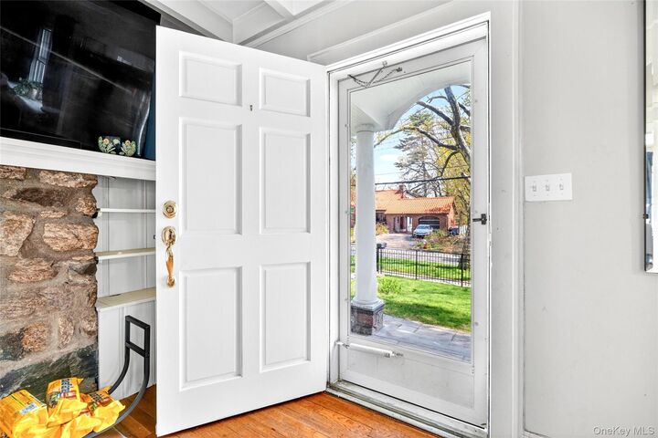 Property Photo:  350 Hutchinson Boulevard  NY 10552 