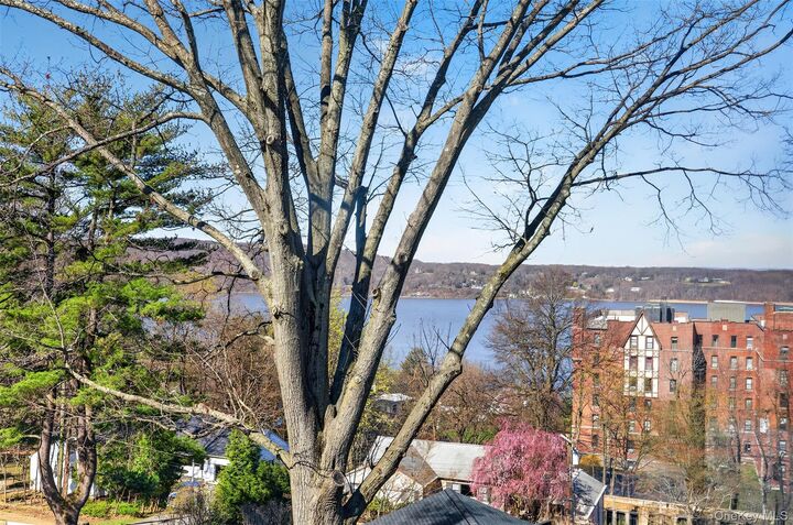 Property Photo:  38 Oliphant Avenue 6  NY 10522 