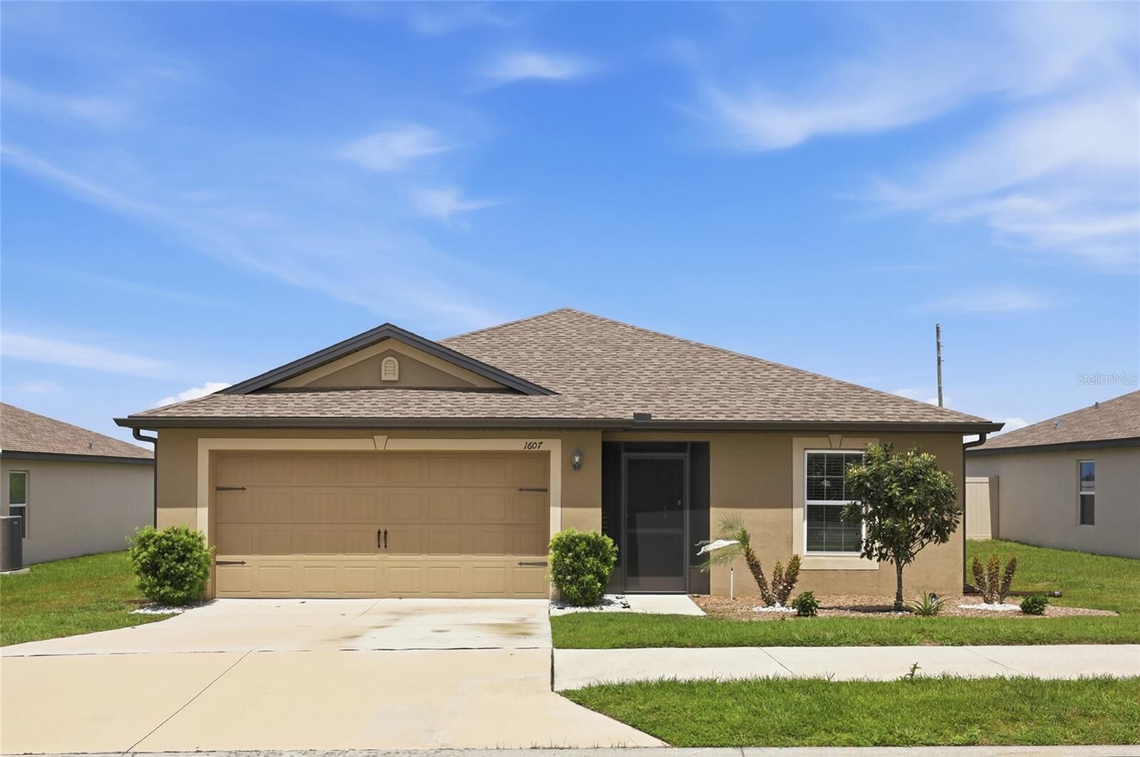 Property Photo:  1607 Swan Lake Circle  FL 33838 