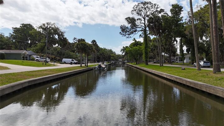 Property Photo:  96 E Bayshore Drive  FL 32127 