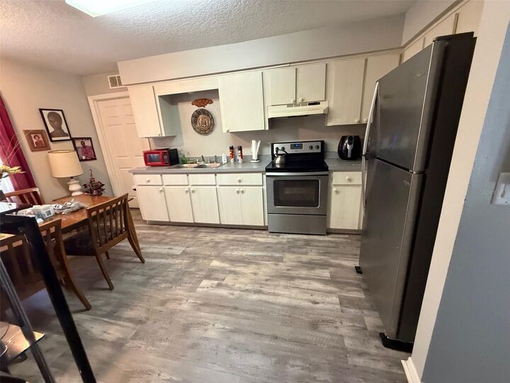 Property Photo:  719 E Georgia Avenue  FL 32724 