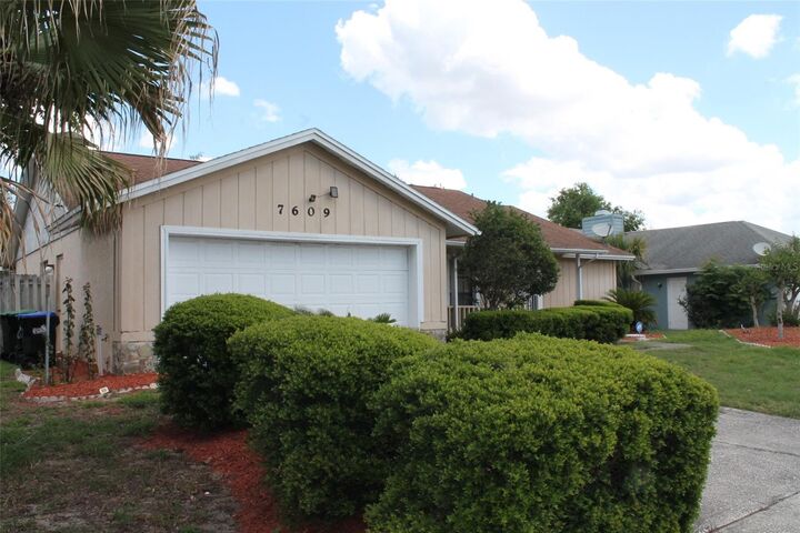 Property Photo:  7609 Telford Court  FL 32818 