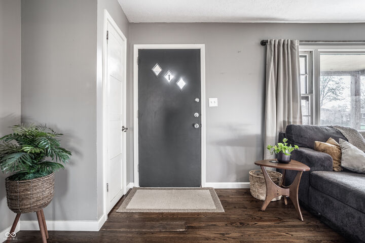 Property Photo:  654 Sunset Boulevard  IN 46142 