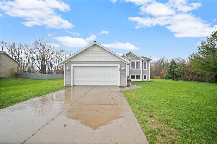 Property Photo:  2194 Winston View Drive NE  MI 49319 