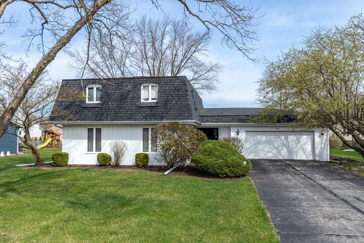 Property Photo:  2021 Alschuler Drive  IL 60506 