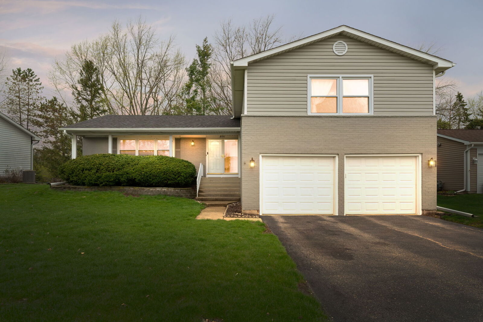 Property Photo:  1890 Shorewood Drive W  IL 60192 