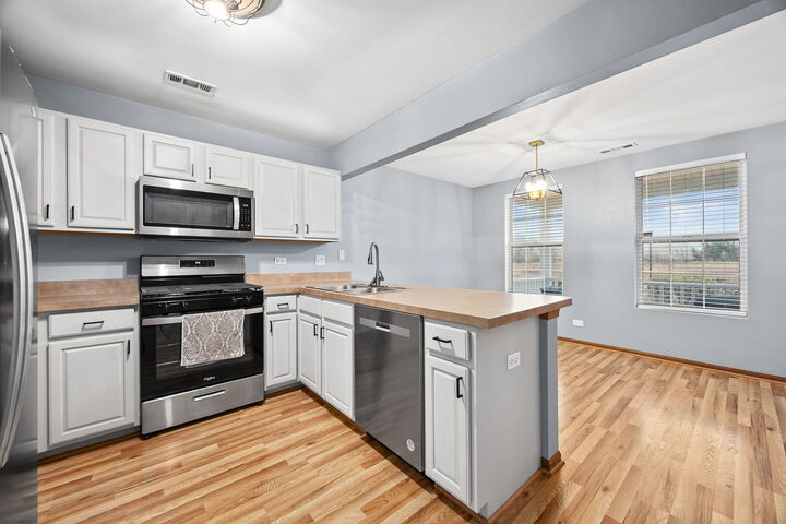 Property Photo:  568 Four Seasons Boulevard  IL 60504 