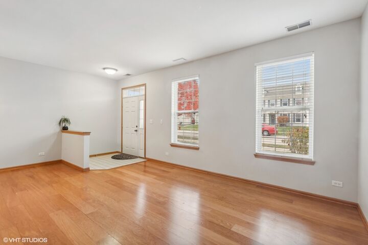 Property Photo:  2531 Congress Avenue 2531  IL 60503 