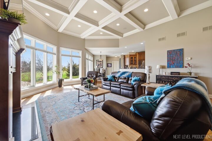 Property Photo:  1933 Spring Valley Drive  IL 60119 