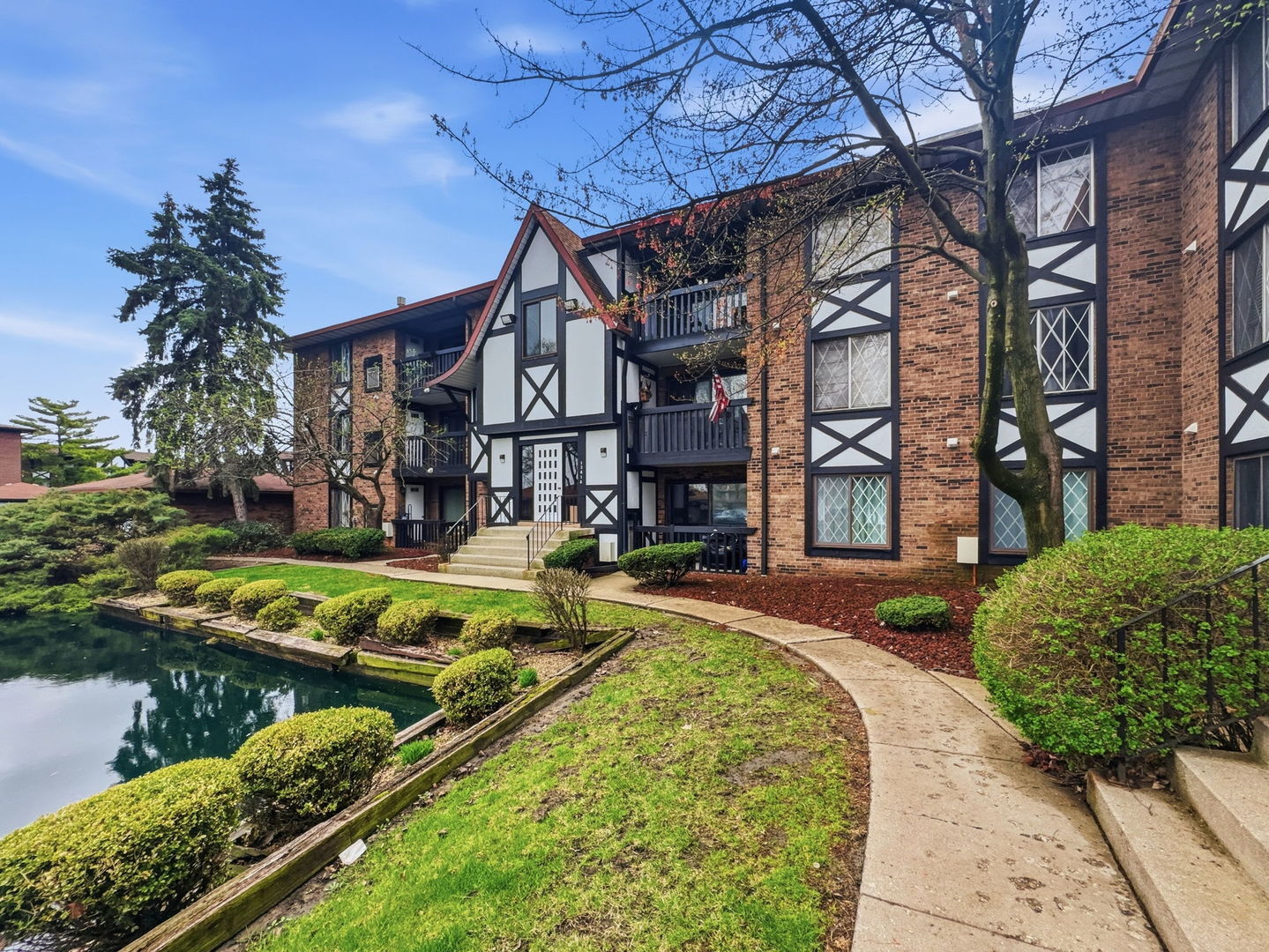 Property Photo:  13616 Royal Court 207  IL 60418 