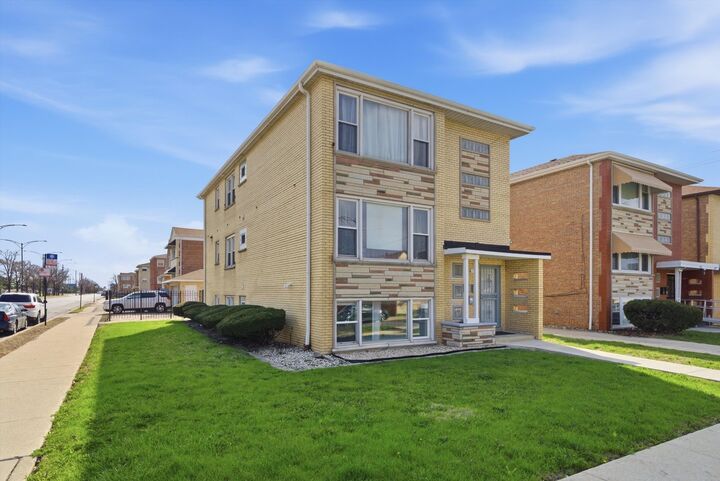 Property Photo:  7901 S Whipple Street  IL 60652 