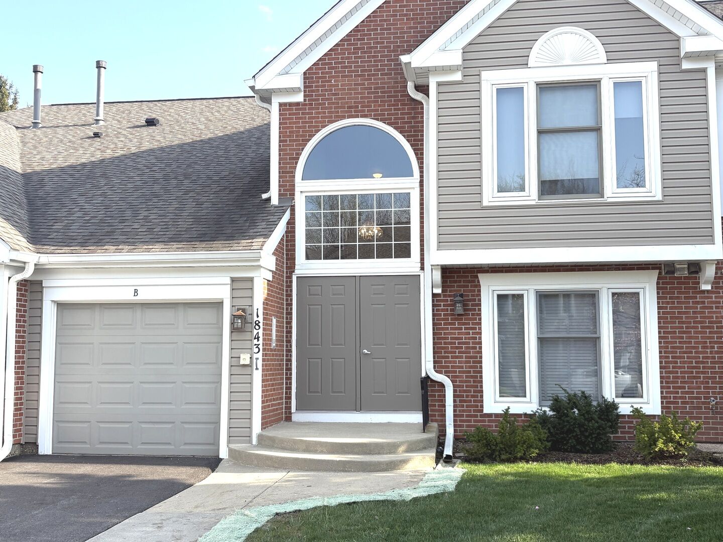 Property Photo:  