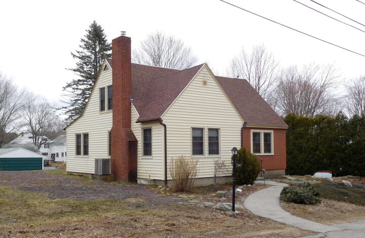 Property Photo:  7 Joy Street  ME 04083 