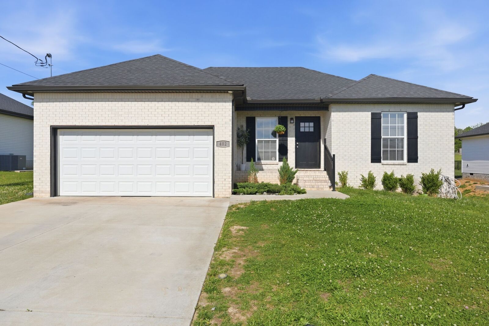 Property Photo:  402 Rose Ln  TN 37160 