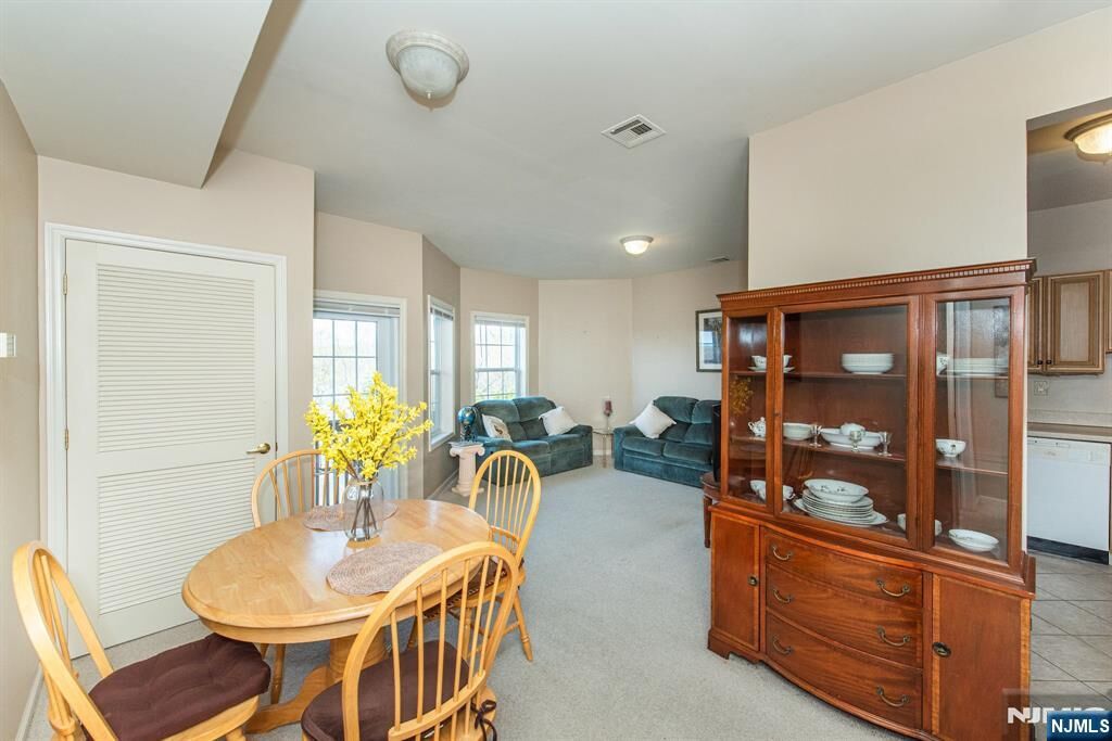 Property Photo:  375 Rifle Camp Road 202  NJ 07424 