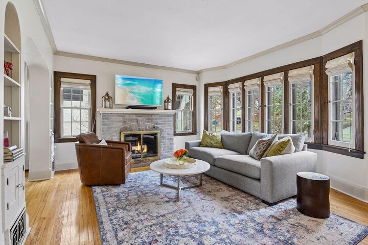 Property Photo:  1041 Thomas Avenue S  MN 55405 