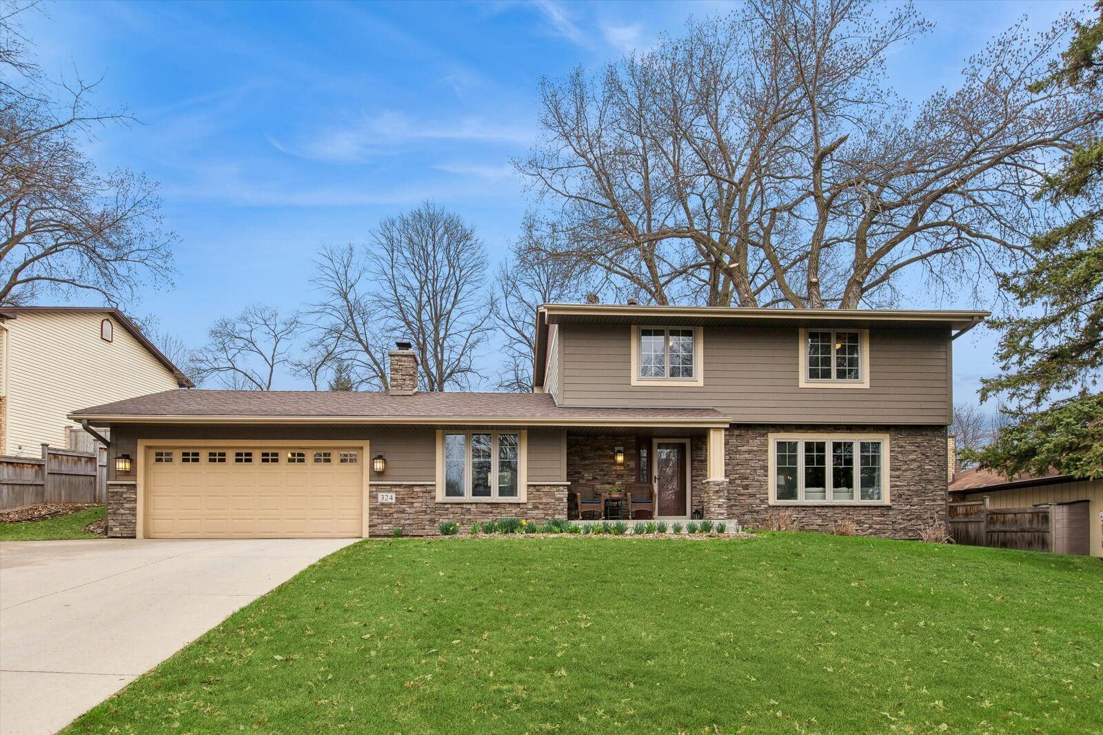 Property Photo:  324 Hillcrest Lane  MN 55337 