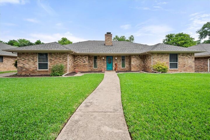 Property Photo:  4103 Three Oaks Drive  TX 76016 