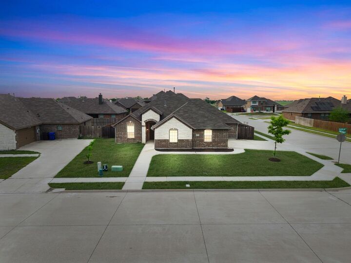 Property Photo:  1925 Meadowlark Lane  TX 75189 