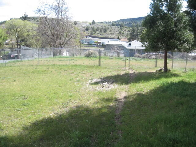 Property Photo:  Angle Street 13  OR 97601 