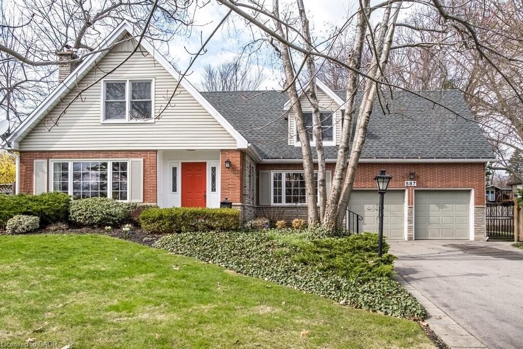 Property Photo:  587 Sharalin Court  ON L7T 2N7 