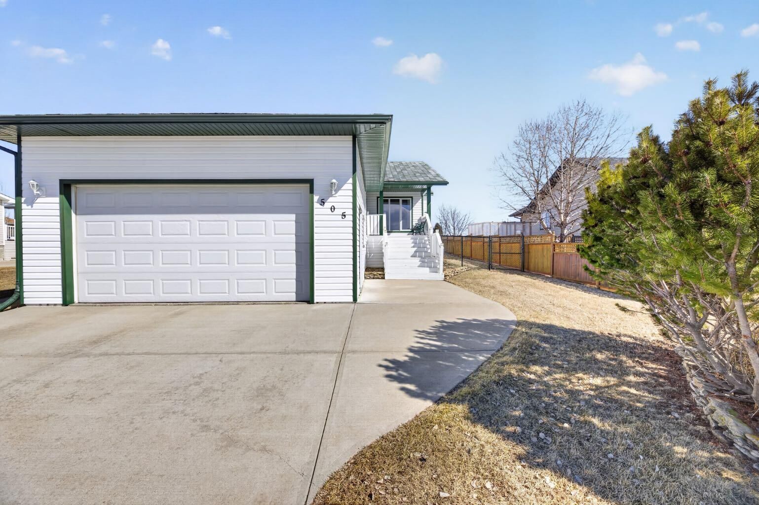 Property Photo: 505 1 Street NW AB T0M 1J0