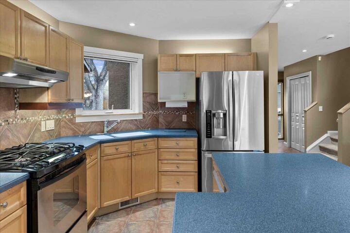 Property Photo:  415 28 Avenue NW  AB T2M 2K7 