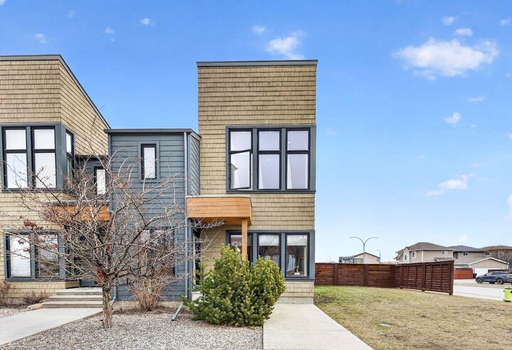 Property Photo:  180 Walden Gate SE  AB T2X 0P3 