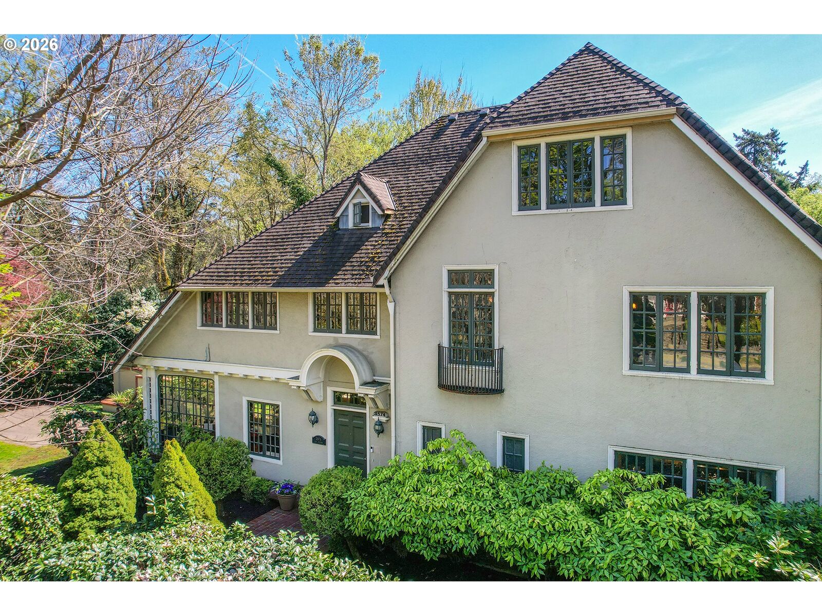 Property Photo:  3574 E Burnside St  OR 97214 