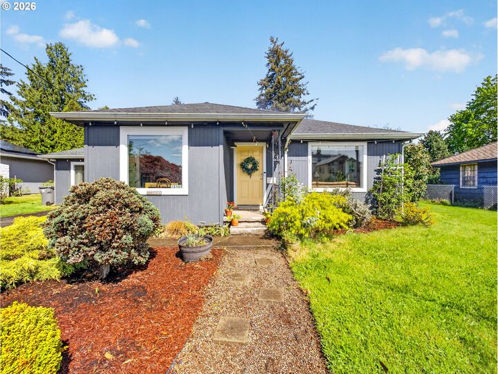 Property Photo:  12507 SE Kelly St  OR 97236 