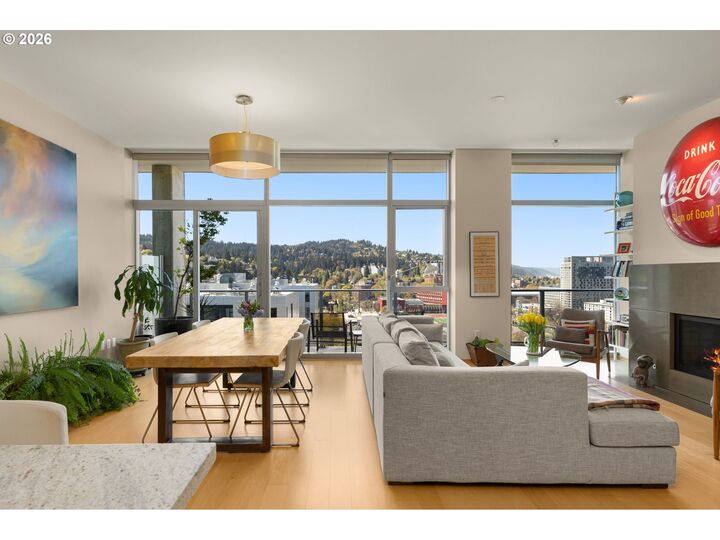 Property Photo:  1221 SW 10th Ave 1706  OR 97205 